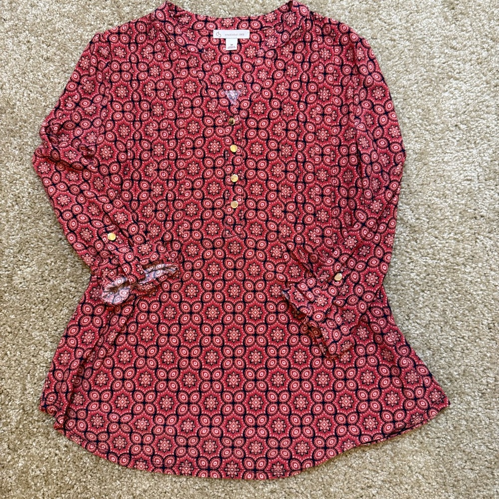 Women's 3/4 length cuffed blouse with buttons
